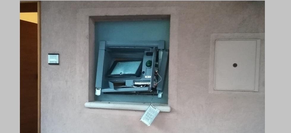 Assaltavano i bancomat facendoli esplodere con l'acetilene